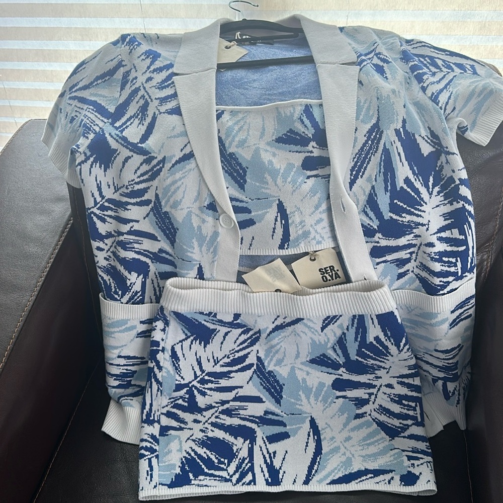 SER.O.YA Blue and White Leaf Print Knit Set